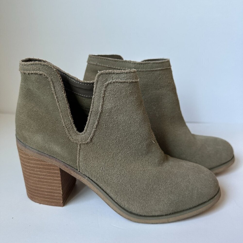 Urban Outfitters Suede Tan Ankle Boot Size 8